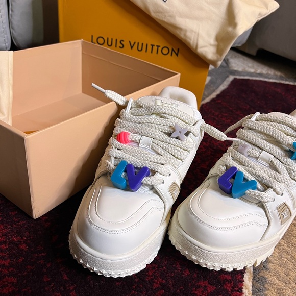 Louis Vuitton Maison - Picture 3 of 3